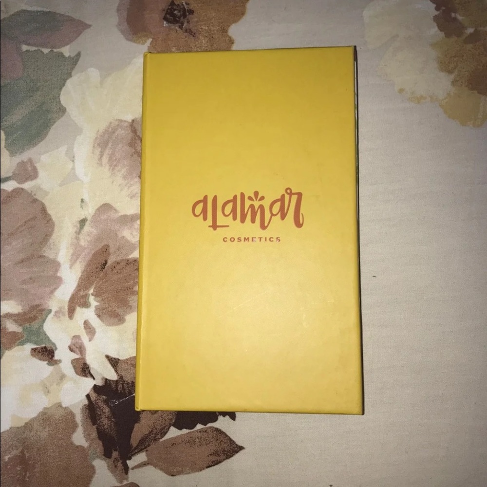 Alamar Cosmetics Reina Del Caribe eyeshadowpalette